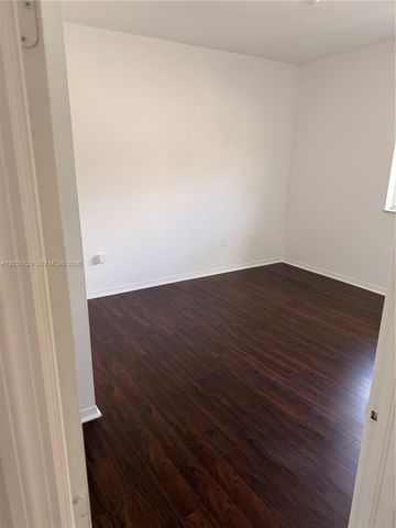 906 SW 143rd ave 2005, Pembroke Pines, FL 33027