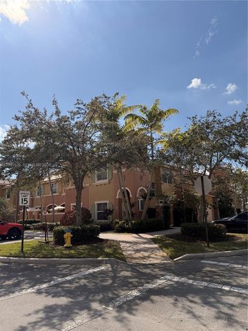 906 SW 143rd ave 2005, Pembroke Pines, FL 33027
