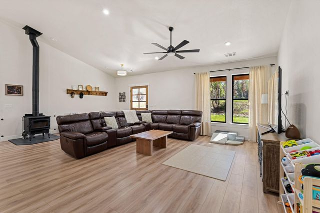 1398 Ellison Lp, Merlin, OR 97532