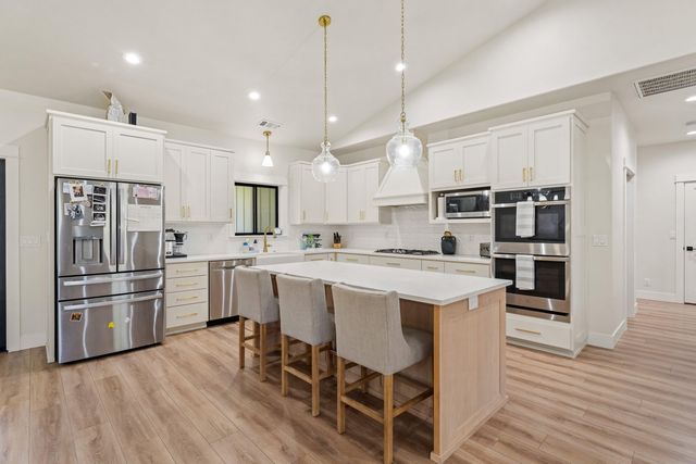 1398 Ellison Lp, Merlin, OR 97532