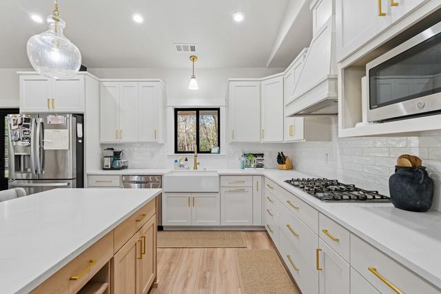 1398 Ellison Lp, Merlin, OR 97532