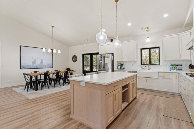 1398 Ellison Lp, Merlin, OR 97532