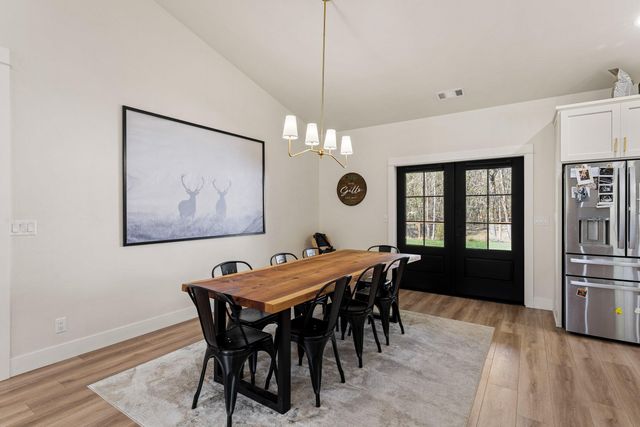 1398 Ellison Lp, Merlin, OR 97532