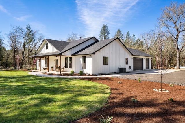 1398 Ellison Lp, Merlin, OR 97532