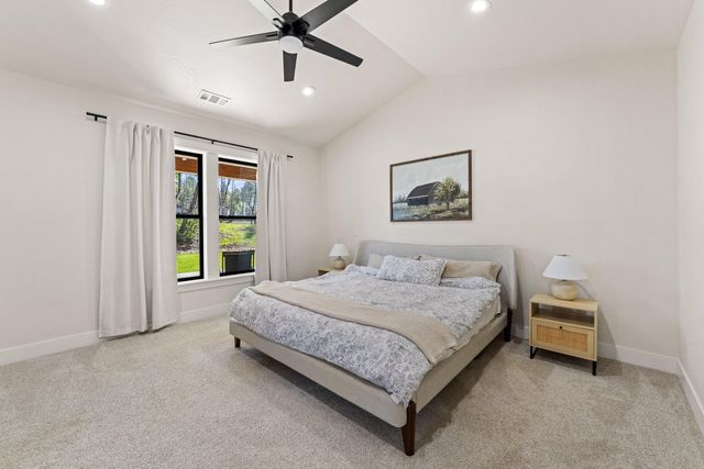 1398 Ellison Lp, Merlin, OR 97532