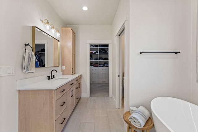 1398 Ellison Lp, Merlin, OR 97532