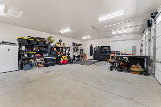 1398 Ellison Lp, Merlin, OR 97532