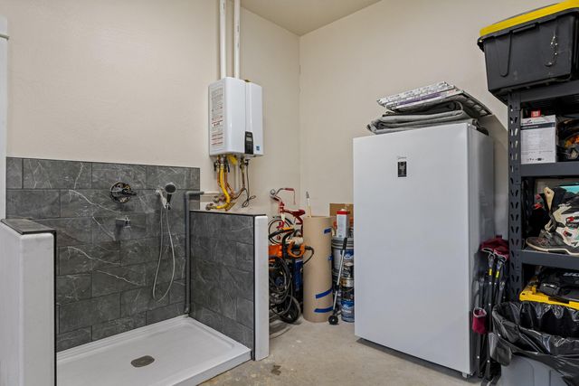 1398 Ellison Lp, Merlin, OR 97532