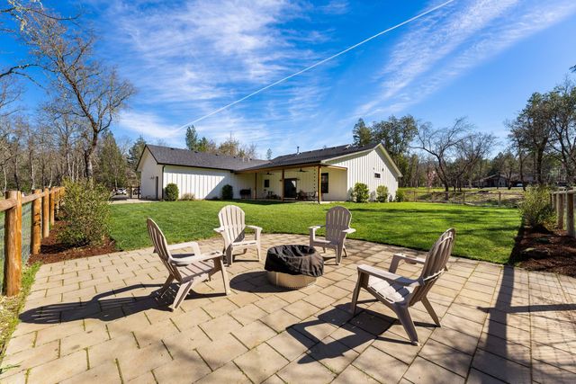 1398 Ellison Lp, Merlin, OR 97532