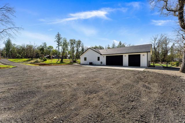 1398 Ellison Lp, Merlin, OR 97532