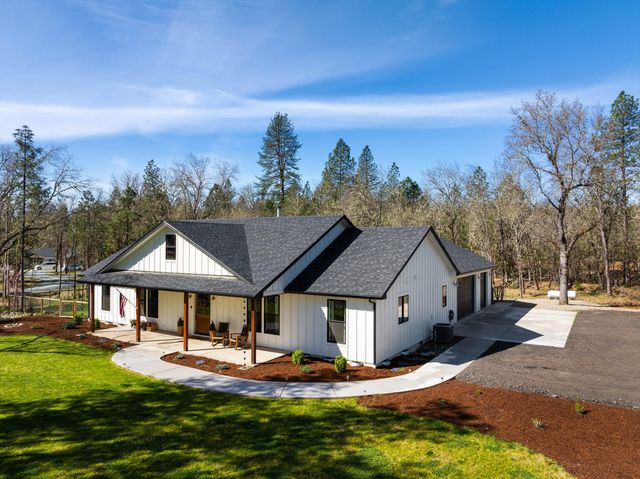 1398 Ellison Lp, Merlin, OR 97532