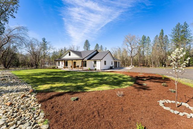 1398 Ellison Lp, Merlin, OR 97532