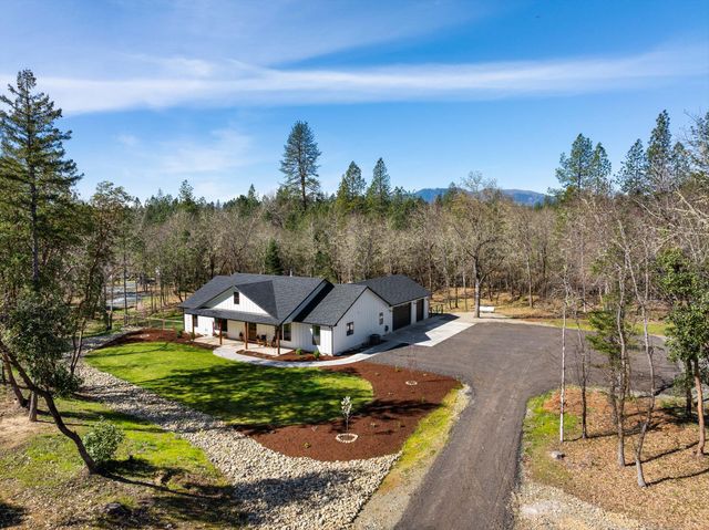 1398 Ellison Lp, Merlin, OR 97532