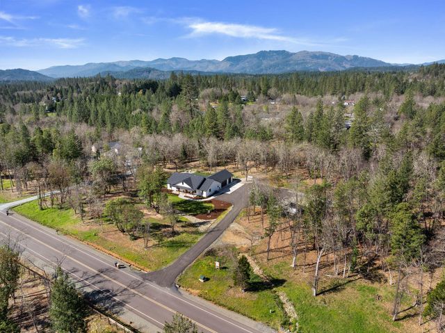 1398 Ellison Lp, Merlin, OR 97532