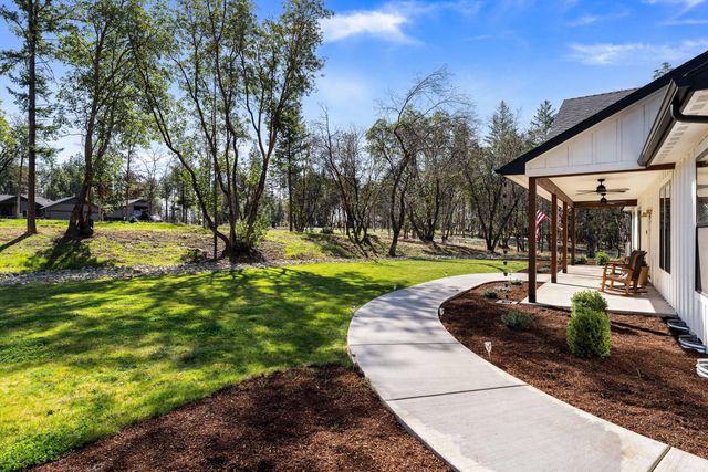 1398 Ellison Lp, Merlin, OR 97532