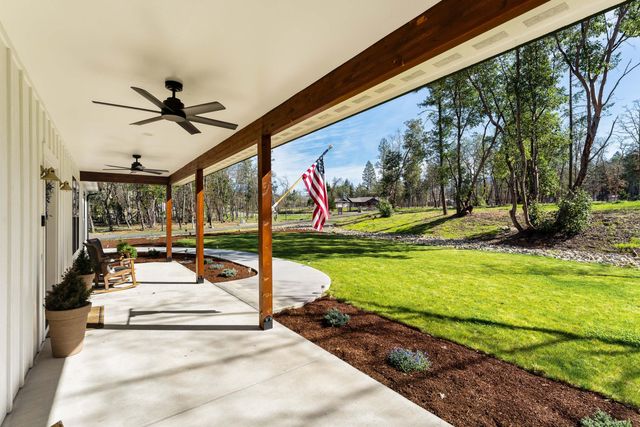 1398 Ellison Lp, Merlin, OR 97532