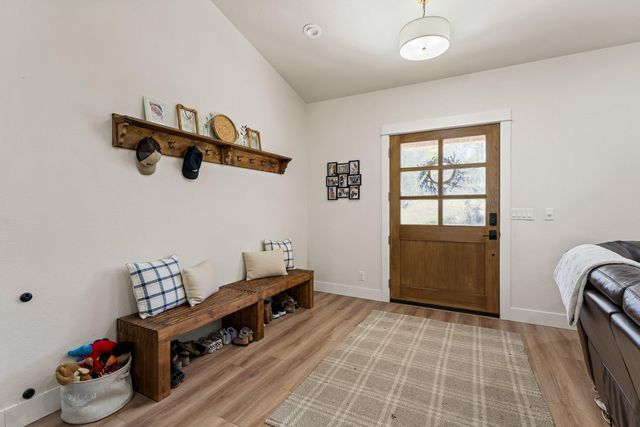 1398 Ellison Lp, Merlin, OR 97532