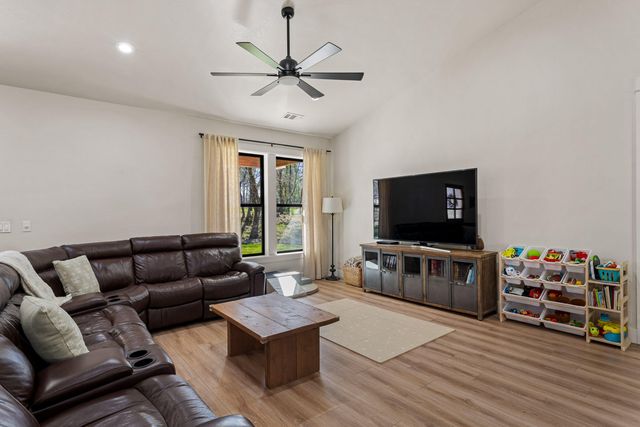 1398 Ellison Lp, Merlin, OR 97532