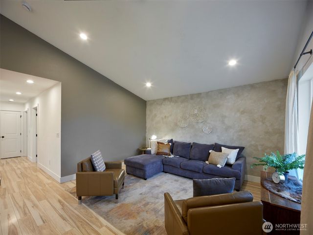 1015 Peach Road, Winlock, WA 98596