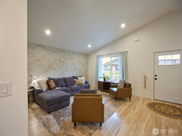 1015 Peach Road, Winlock, WA 98596