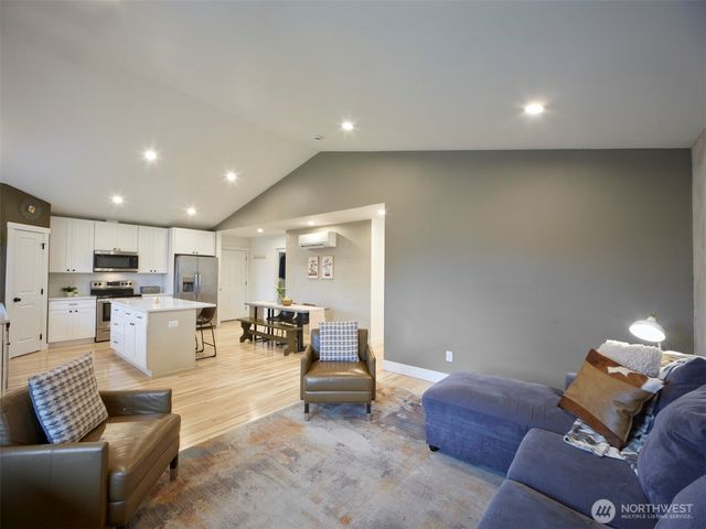 1015 Peach Road, Winlock, WA 98596