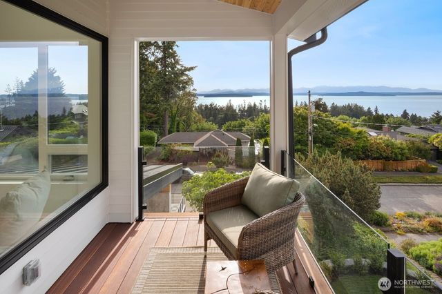7602 44th Avenue SW, Seattle, WA 98136