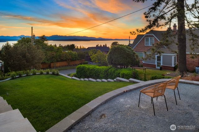 7602 44th Avenue SW, Seattle, WA 98136