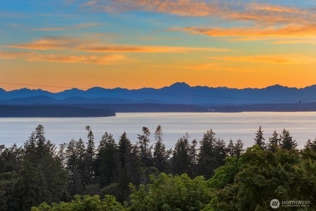 7602 44th Avenue SW, Seattle, WA 98136