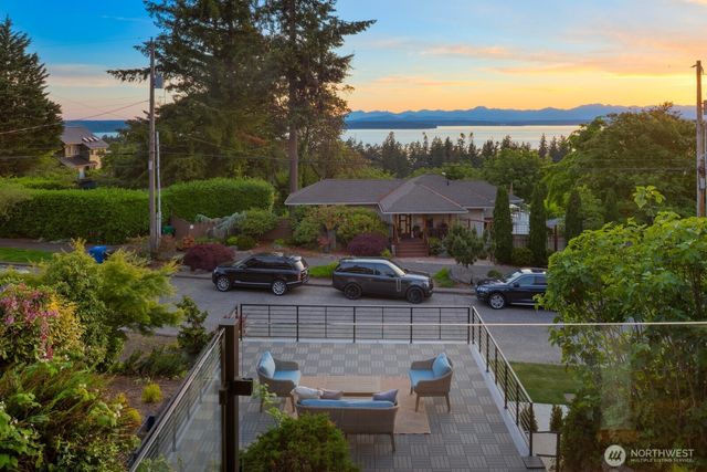 7602 44th Avenue SW, Seattle, WA 98136