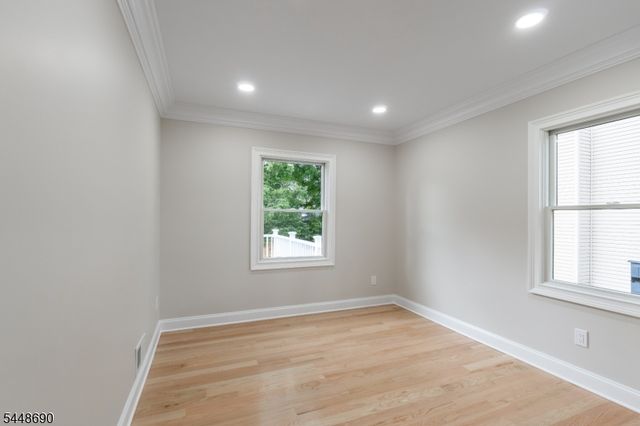 9 Hugenot St, East Hanover Twp., NJ 07936