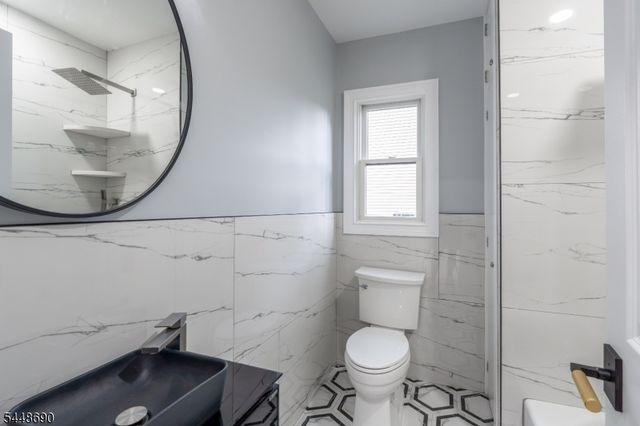 9 Hugenot St, East Hanover Twp., NJ 07936