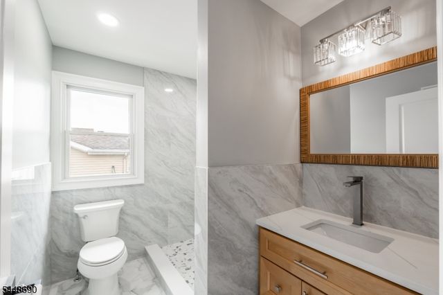 9 Hugenot St, East Hanover Twp., NJ 07936
