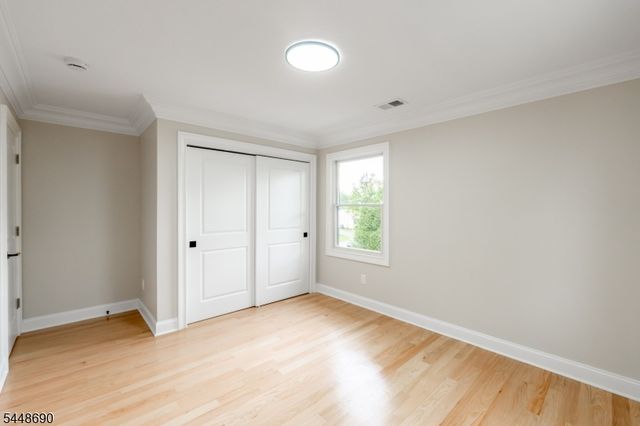 9 Hugenot St, East Hanover Twp., NJ 07936
