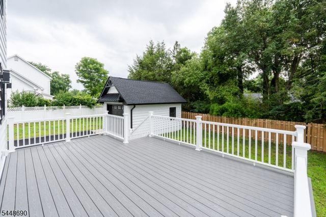 9 Hugenot St, East Hanover Twp., NJ 07936