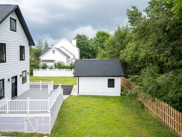 9 Hugenot St, East Hanover Twp., NJ 07936