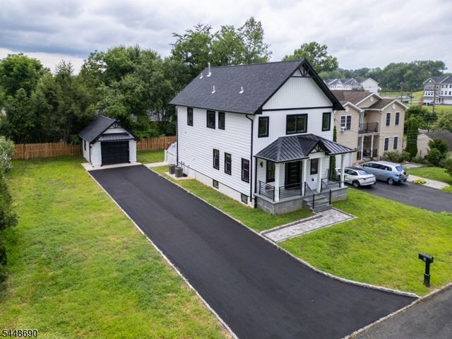9 Hugenot St, East Hanover Twp., NJ 07936