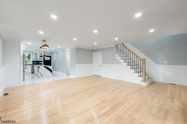 9 Hugenot St, East Hanover Twp., NJ 07936