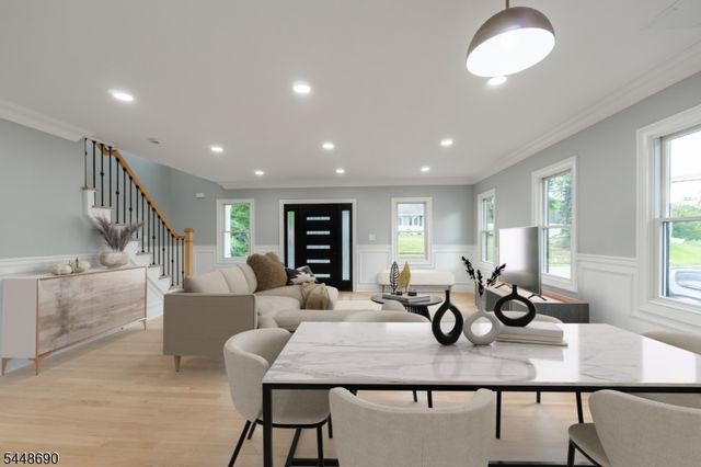 9 Hugenot St, East Hanover Twp., NJ 07936