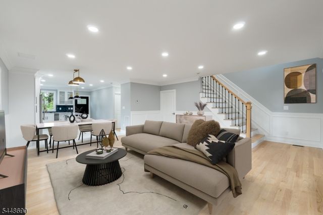 9 Hugenot St, East Hanover Twp., NJ 07936