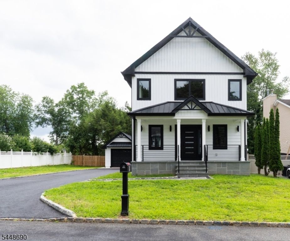 9 Hugenot St, East Hanover Twp., NJ 07936