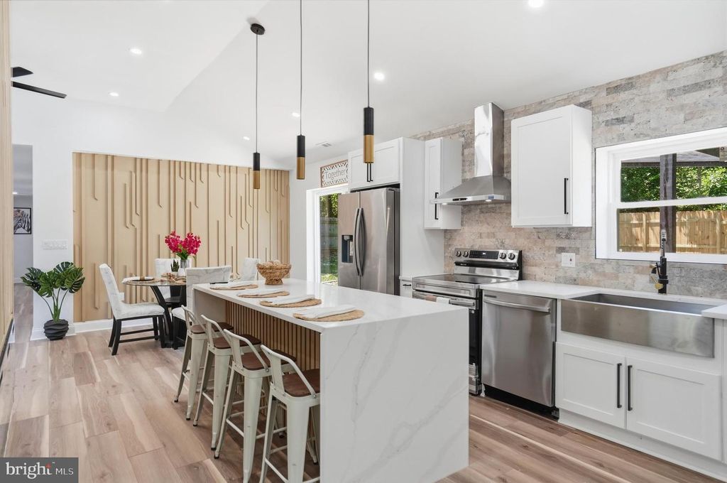 Image 3 of property listing at 603 MARYLAND AVE, Catonsville, MD 21228
