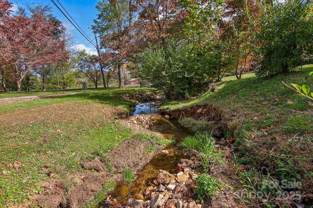 400 Will Hyatt Road, Waynesville, NC 28786