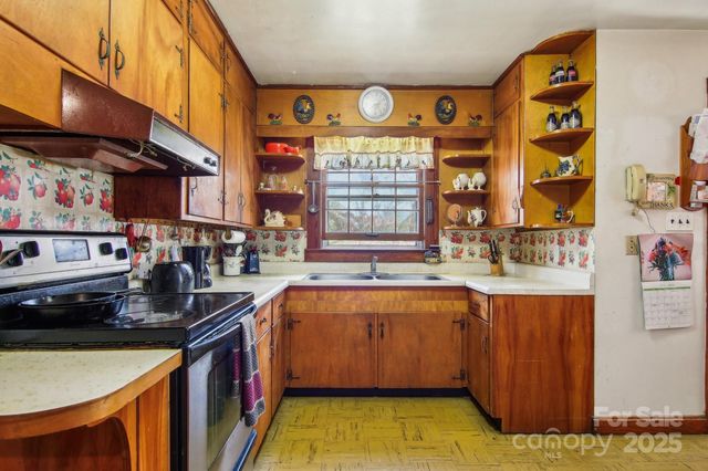 400 Will Hyatt Road, Waynesville, NC 28786