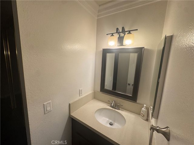 1761 Neil Armstrong 203, Montebello, CA 90640