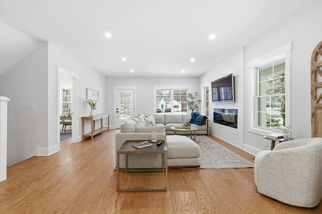 18 Evergreen Rd, Needham, MA 02494