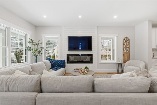 18 Evergreen Rd, Needham, MA 02494