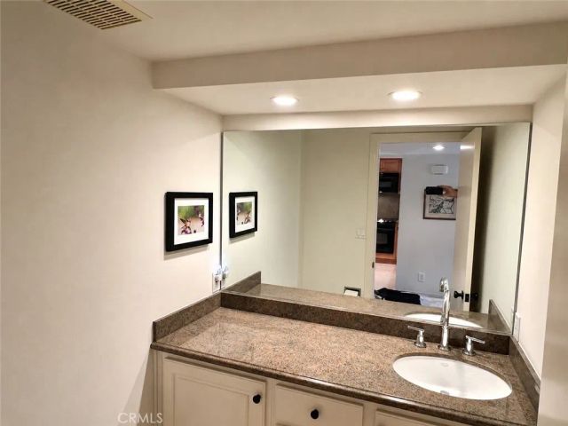2508 Navarra 414, Carlsbad, CA 92009