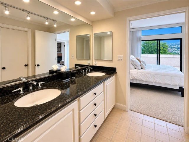 2508 Navarra 414, Carlsbad, CA 92009