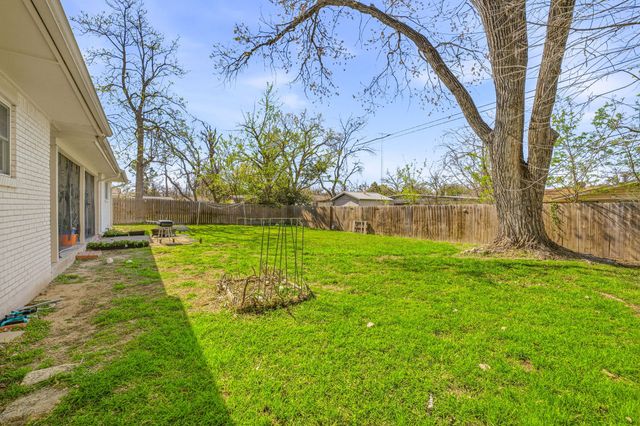 1310 N Cleveland Avenue, Stephenville, TX 76401