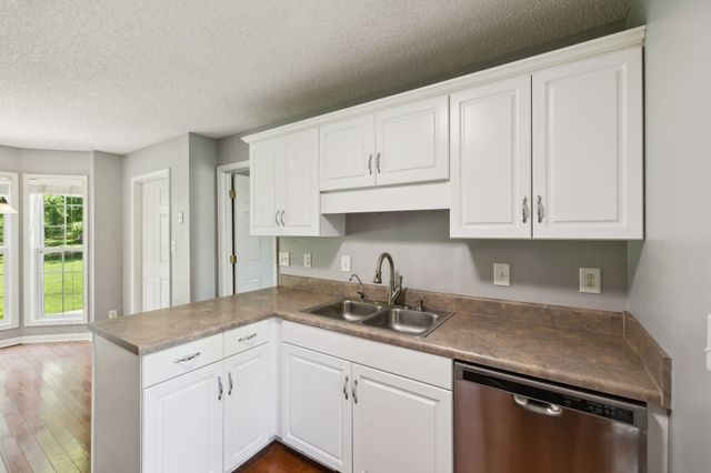 1040 Heatherwood Rd, Pleasant View, TN 37146